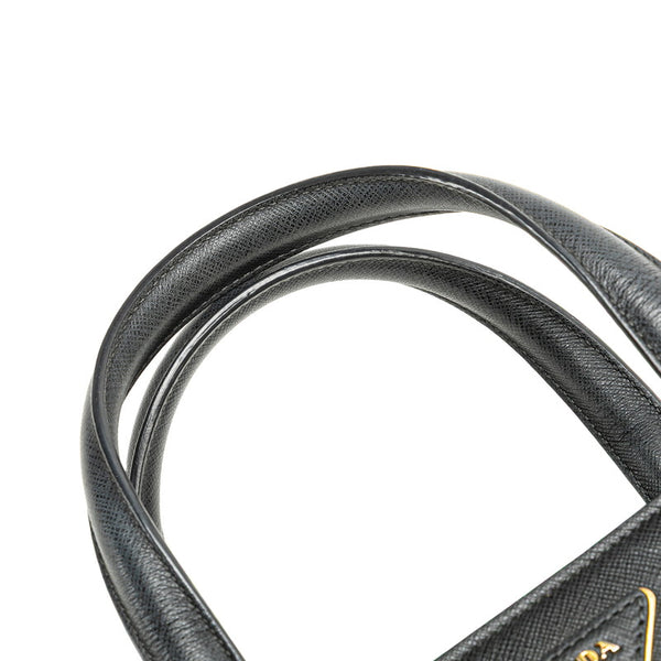 プラダ 三角ロゴプレート サフィアーノ ハンドバッグ ショルダーバッグ 2WAY ブラック レザー レディース PRADA 【中古】