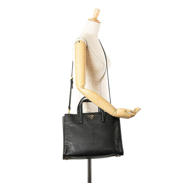 プラダ 三角ロゴプレート サフィアーノ ハンドバッグ ショルダーバッグ 2WAY ブラック レザー レディース PRADA 【中古】
