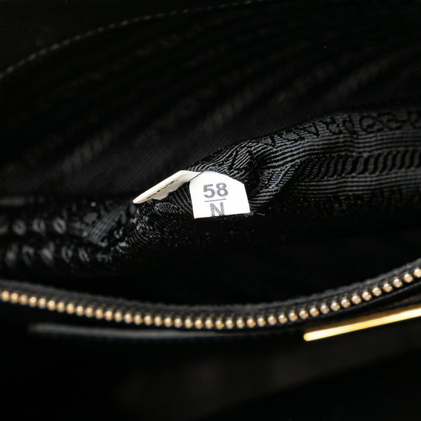 プラダ 三角ロゴプレート サフィアーノ ハンドバッグ ショルダーバッグ 2WAY ブラック レザー レディース PRADA 【中古】