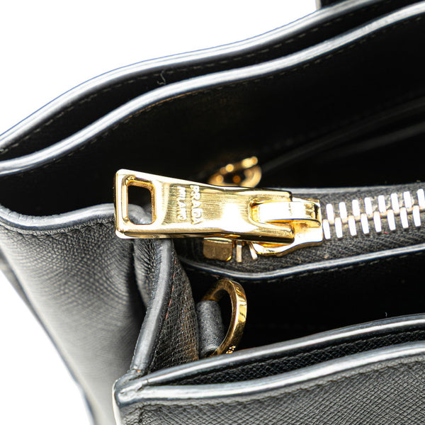 プラダ 三角ロゴプレート サフィアーノ ハンドバッグ ショルダーバッグ 2WAY ブラック レザー レディース PRADA 【中古】