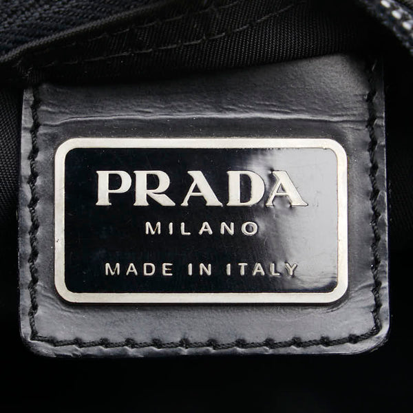 プラダ 三角ロゴプレート サコッシュ 斜め掛け ショルダーバッグ ブラック ナイロン レディース PRADA 【中古】