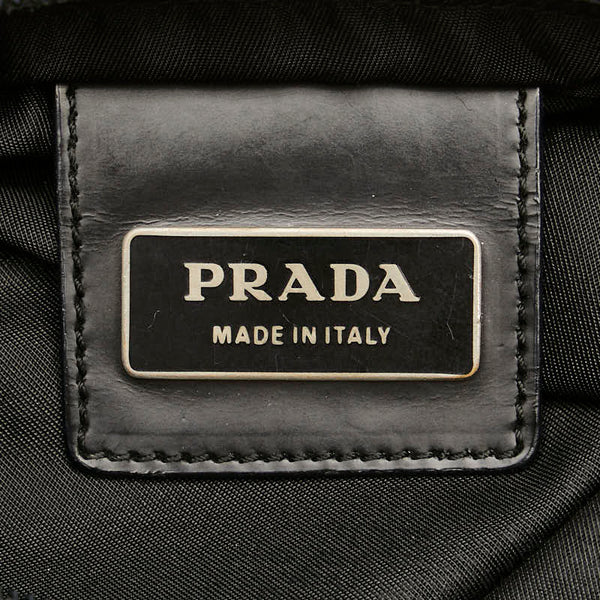 プラダ 三角ロゴプレート サコッシュ 斜め掛け ショルダーバッグ ブラック ナイロン レディース PRADA 【中古】