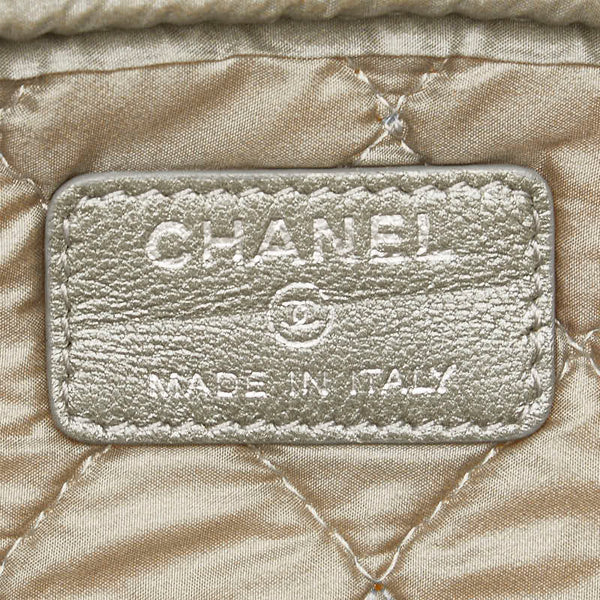 シャネル ココマーク ポーチ コスメポーチ 小物入れ シルバー ラムスキン レディース CHANEL 【中古】