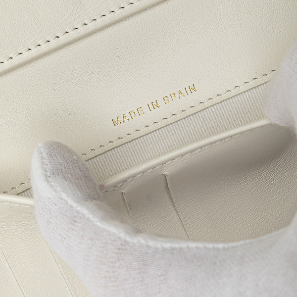 シャネル マトラッセ ココマーク 二つ折り財布 ホワイト キャビアスキン レディース CHANEL 【中古】